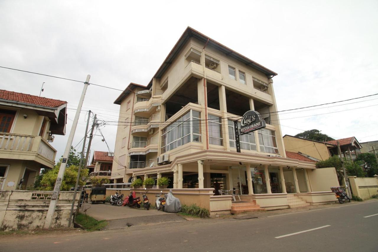 Oyo 317 Choy'S Waterfront Residence Negombo Exterior photo